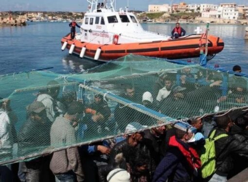 Un deputat italian mulţumeşte României pentru că s-a oferit să preia o parte din migranţii ajunşi în Catania