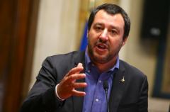 Italia: 135 de migranţi, blocaţi pe o navă a Gărzii de Coastă; Salvini cere UE un acord de repartizare a migranţilor
