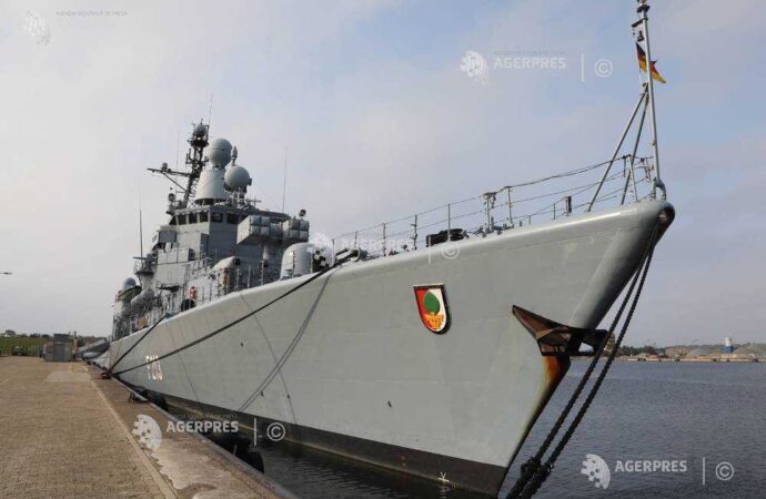 Trafic cu migranţi: UE suspendă desfăşurarea navelor sale în largul Libiei