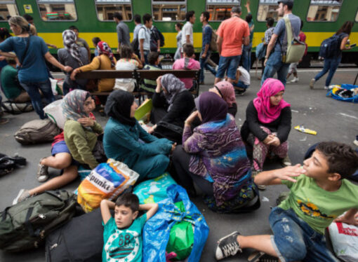Italia: Sute de migranţi muncitori sezonieri au fost evacuaţi din locuinţele lor improvizate