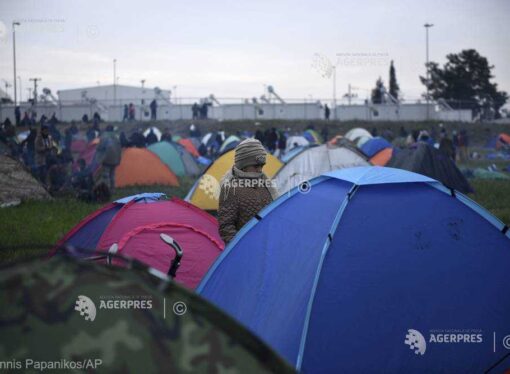 Grecia: Migranţii continuă se se adune lângă Salonic, în speranţa că vor putea trece frontiera