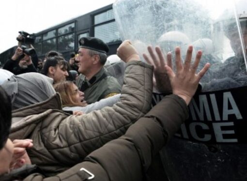 Ciocniri între forţele de ordine şi migranţi, din cauza unei ştiri false răspândite pe reţelele de socializare