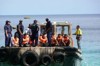 Italia: 70 de migranţi interceptaţi şi debarcaţi pe Insula Lampedusa