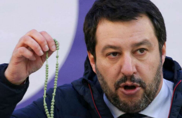 Salvini vrea să amendeze nave care salvează migranţi pe Mediterana