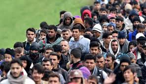 ONU: Până la două milioane de sirieni s-ar putea refugia în Turcia în cazul intensificării confruntărilor