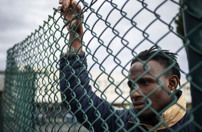 Închiderea celui mai mare centru de migranţi din Europa