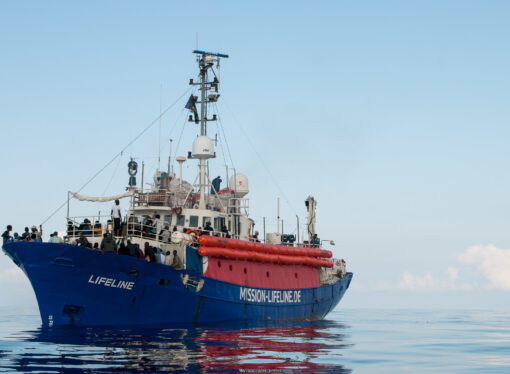 Navă a unui ONG german salvează încă o sută de migranţi pe Mediterana