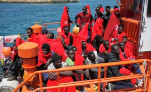 Migranți: Italia autorizează acostarea navei Ocean Viking pe Insula Lampedusa