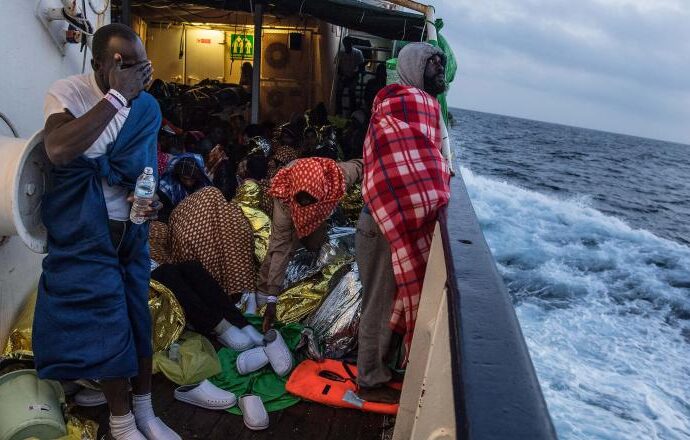 Pedro Sanchez se ceartă cu Salvini pe tema migranților de pe nava Open Arms