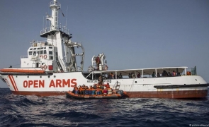 Portugalia îşi anunţă disponibilitatea de a primi 35 de migranţi de pe nava Ocean Viking