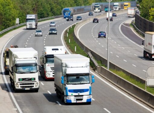 Poliţia din Belgia a descoperit 12 migranţi în interiorul unui camion frigorific