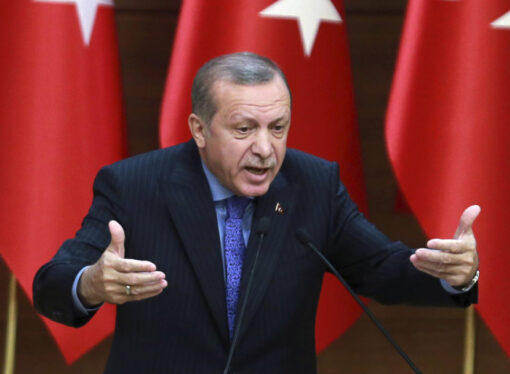 Erdogan ameninţă să trimită 3,6 milioane de migranţi în Europa