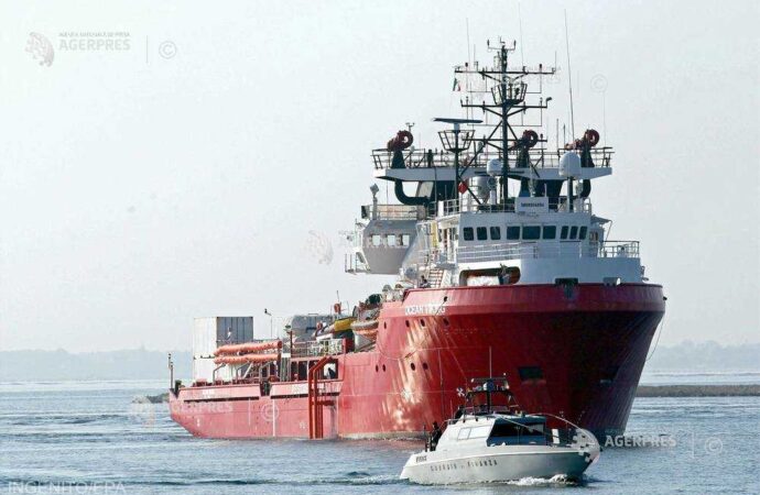Aproape 500 de migranţi salvaţi din Marea Mediterană aşteaptă să ajungă în Europa