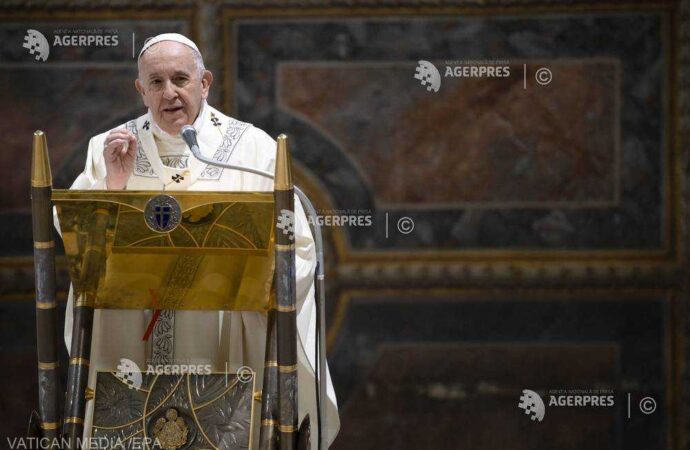 Papa Francisc face apel la politicieni să nu închidă porturile pentru migranţi, după cazul Salvini