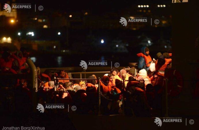 Comisia Europeană: Barierele pe care Grecia vrea să le instaleze pe mare nu trebuie să blocheze accesul solicitanţilor de azil