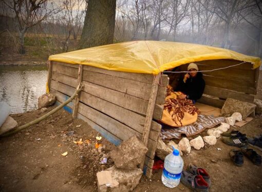 Viața de zi cu zi a migranților blocați la frontiera Turciei cu Grecia