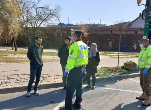 Sirieni prinși în timp ce încercau să iasă ilegal din România. Trei bulgari au fost reținuți pentu trafic de migranți