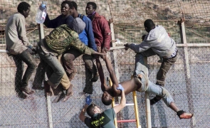 HAOS TOTAL în Spania: Poliția de frontieră nu mai face față, migranții au intrat în țară