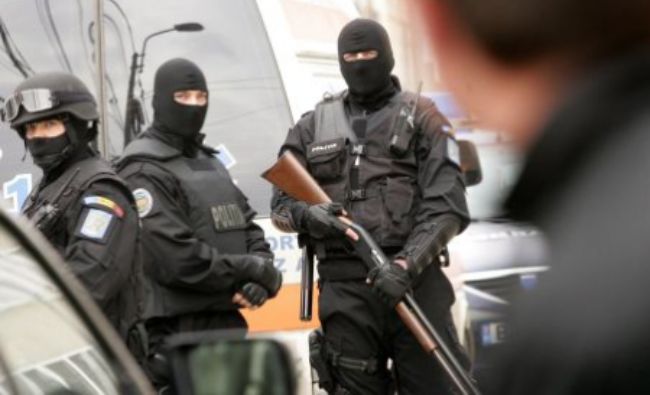DIICOT a anihilat o reţea de trafic de migranţi. Cetăţeni străini treceau fraudulos graniţă româno-bulgară
