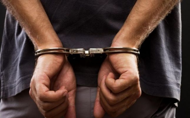 Traficant de migranţi condamnat, identificat de poliţişti şi reţinut. Pe numele său fusese emis un mandat european de arestare