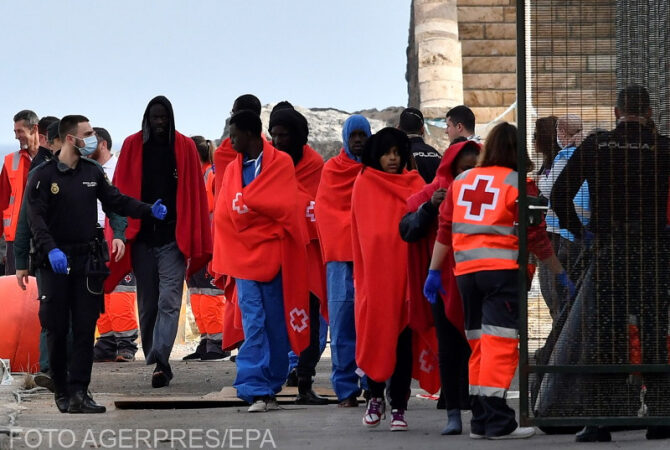 Malta. Peste 100 de migranți, amenințați cu armele și trimiși în Italia: “Aveți 30 de minute”