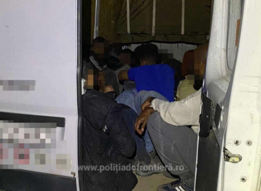 Migranți din Bangladesh, depistați ascunși într-un camion la Vama Borș