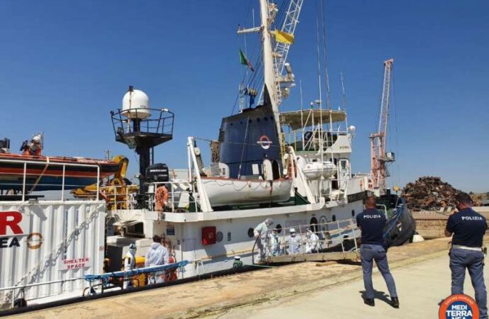 Autorităţile italiene anunţă imobilizarea în Sicilia a navei umanitare Sea Watch 3