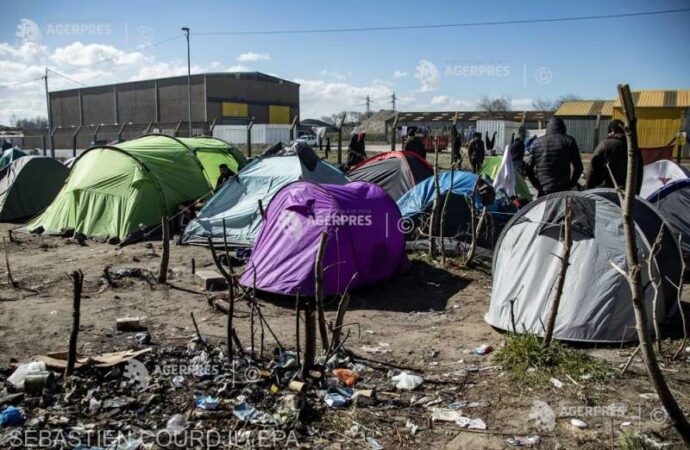 Importantă tabără de migranţi din Calais, evacuată de forţele de ordine franceze