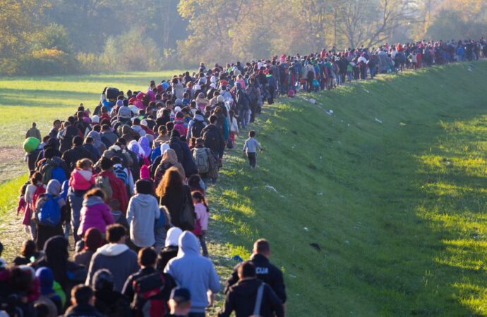 UE propune să renunțe la cotele de refugiați pentru statele membre