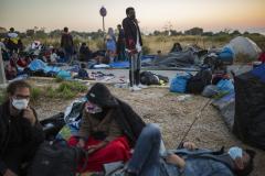 Guvernul Greciei spune că doar migranții care se vor muta în noua tabăra pot primi azil