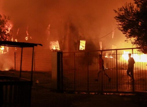 Bosnia: Peste o mie de migranţi au rămas fără adăpost după ce tabăra lor a fost distrusă de un incendiu
