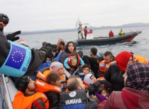 Frontex, implicată în mai multe cazuri de refuz al unor ambarcaţiuni cu migranţi