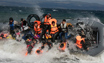 O ambarcațiune cu 30 de migranți la bord a naufragiat în largul Tunisiei. Șapte persoane, salvate