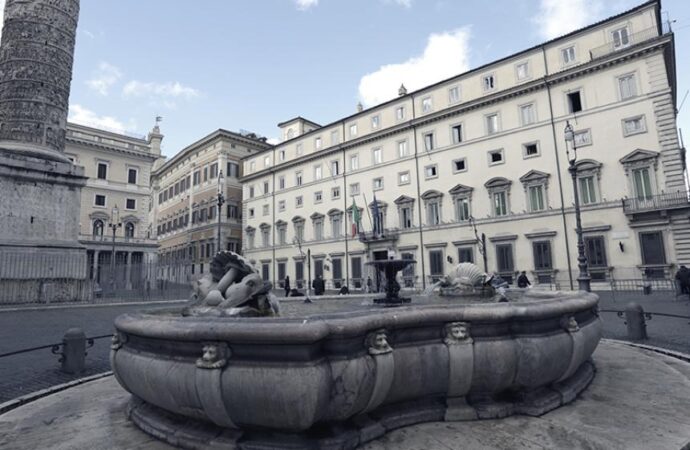 În sfidarea noului guvern italian cu mandat anti-imigrație, 2 ONG-uri aduc migranți în Sicilia. Noul ministru de Interne îl acuzase pe miliardarul american George Soros că transportă ilegal africani