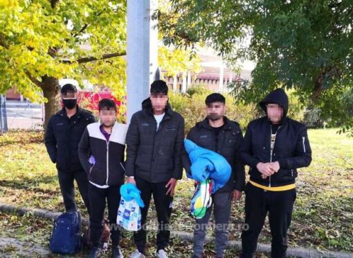 Arad: Cinci migranţi din Pakistan şi Afganistan prinşi ascunşi într-un camion, la frontiera cu Ungaria