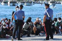 Presa italiană: De ce un migrant, care a ajuns în Italia în timpul pandemiei, a plecat în siguranță în Franța?
