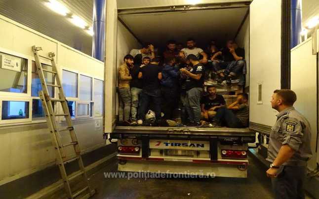 Cum funcţiona una dintre cele mai mari reţele de trafic de migranţi din Europa. Rolul ofiţerului sub acoperire