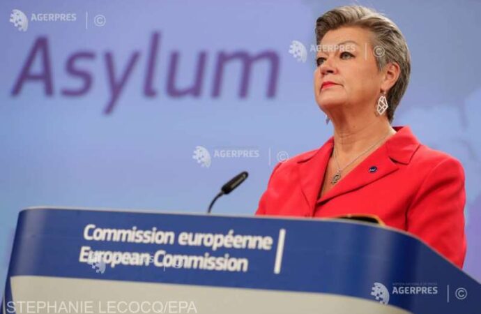 UE trebuie să expulzeze mai mulţi migranţi în situaţie ilegală, îndeamnă comisarul european pentru afaceri interne