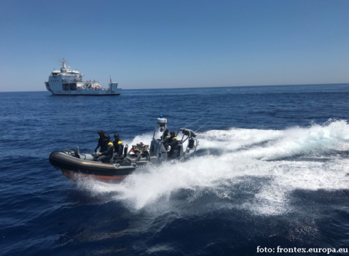 Frontex – anchetă internă în legătură cu unele cazuri de refuz al unor ambarcaţiuni cu migranţi