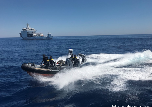 Frontex – anchetă internă în legătură cu unele cazuri de refuz al unor ambarcaţiuni cu migranţi