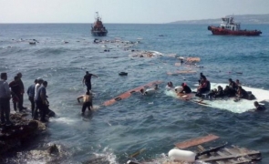 Mai multe ONG-uri deplâng decesul unui copil de șase ani în naufragiul unei ambacațiuni în apropiere de Samos, Grecia