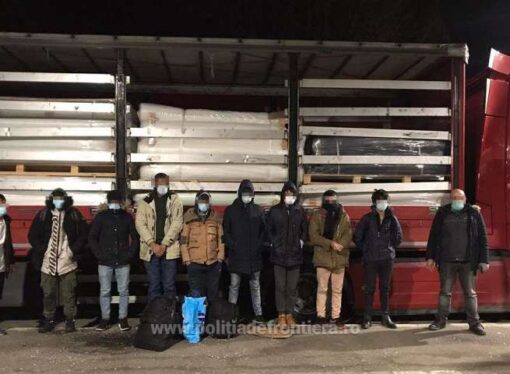 Un turc și un bulgar au încercat să treacă vama cu 13 migranți ascunși în camion