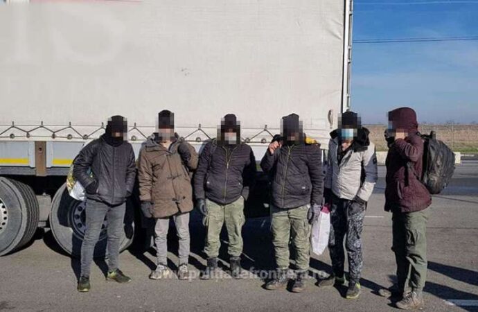 ZECI de migranți prinși la granițe, încercând să intre ILEGAL în țară