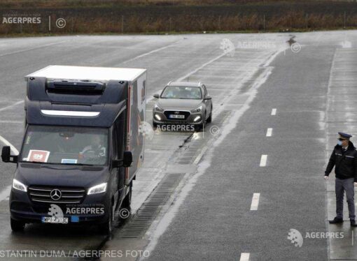 Camion turc cu 68 de migranţi, oprit la graniţa dintre România şi Ungaria