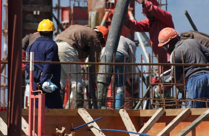 România deschide porţile pentru muncitorii străini: Plafonul aprobat pentru 2021 este de 25.000 de muncitori din afara UE