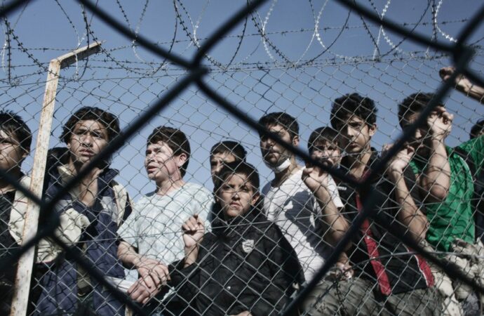 Serbia expulzează ilegal refugiați, în loc să le asigure azil politic