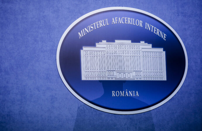 Ministrul de Interne caută soluţii pentru sancţionarea imigranţilor care pleacă din centrele din ţară spre Timişoara