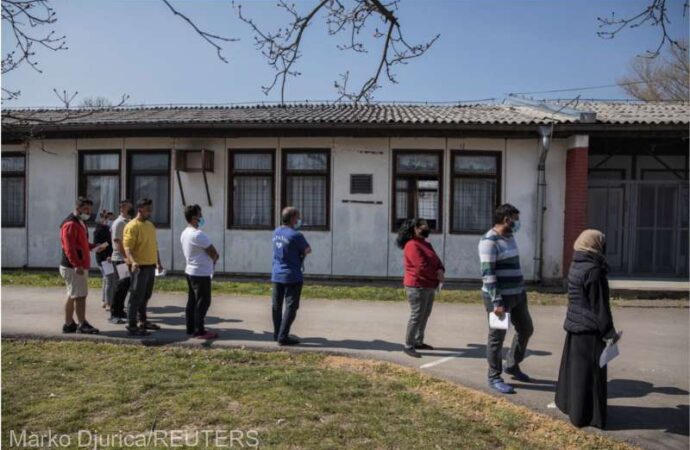 Serbia a început campania de vaccinare anti-COVID-19 în taberele de migranţi