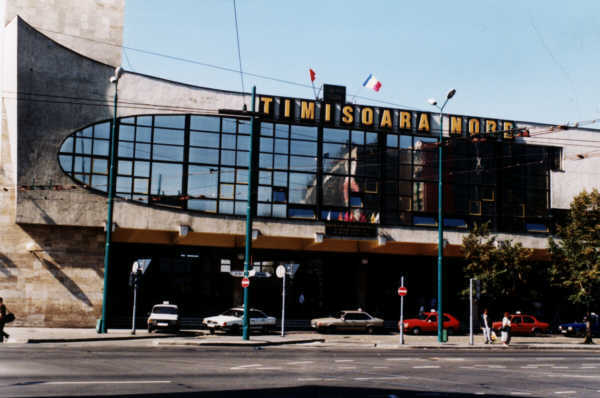 Peste 100 de migranți ilegali evacuați din apropierea Gării de Nord