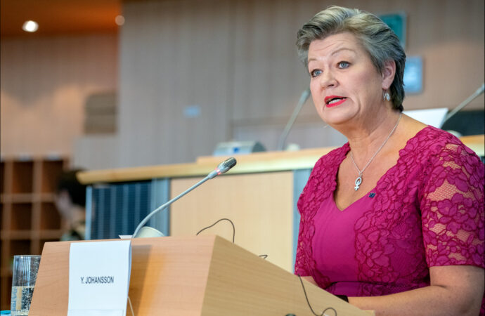 Uniunea Europeană a fost solicitată pentru a primi 42.500 de refugiaţi afgani în următorii cinci ani